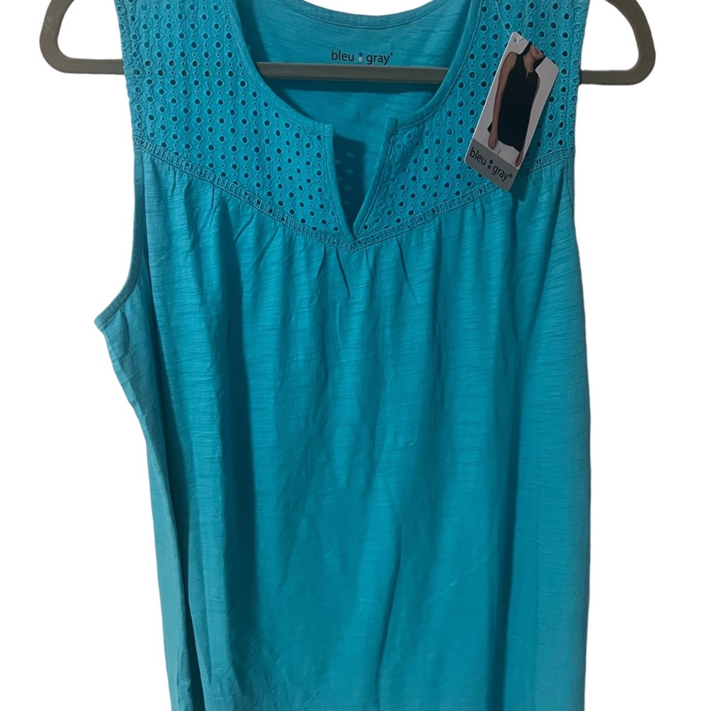A top by blue : gray in size extra large
